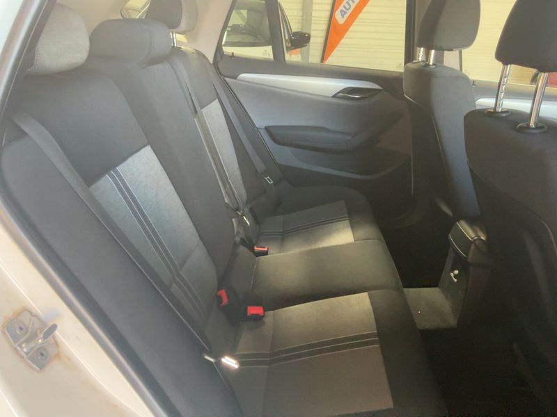 BMW X1 xDrive 23d Confort — zdjęcie 14