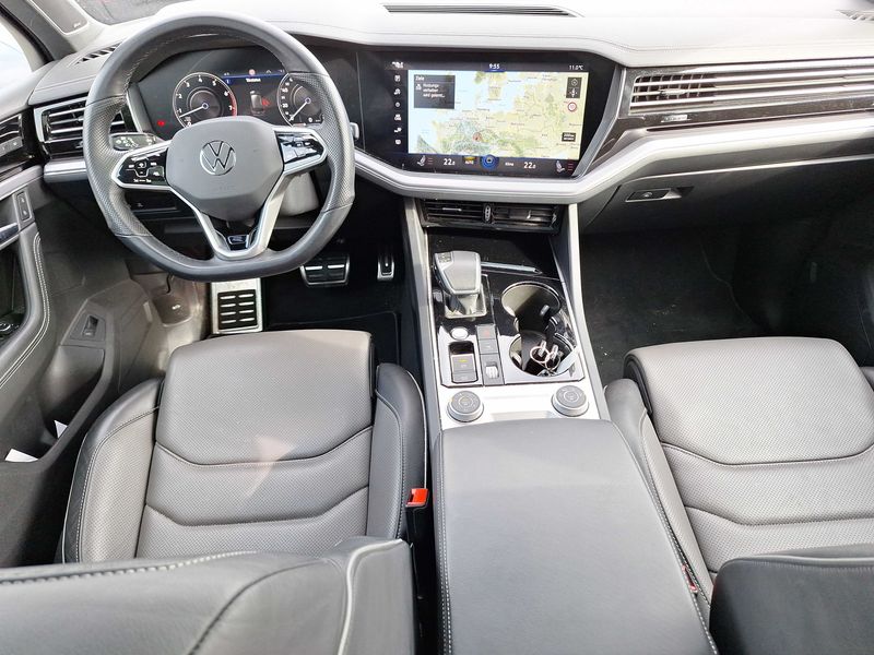 Volkswagen Touareg 3.0 TSI R-Line 4Motion — zdjęcie 11