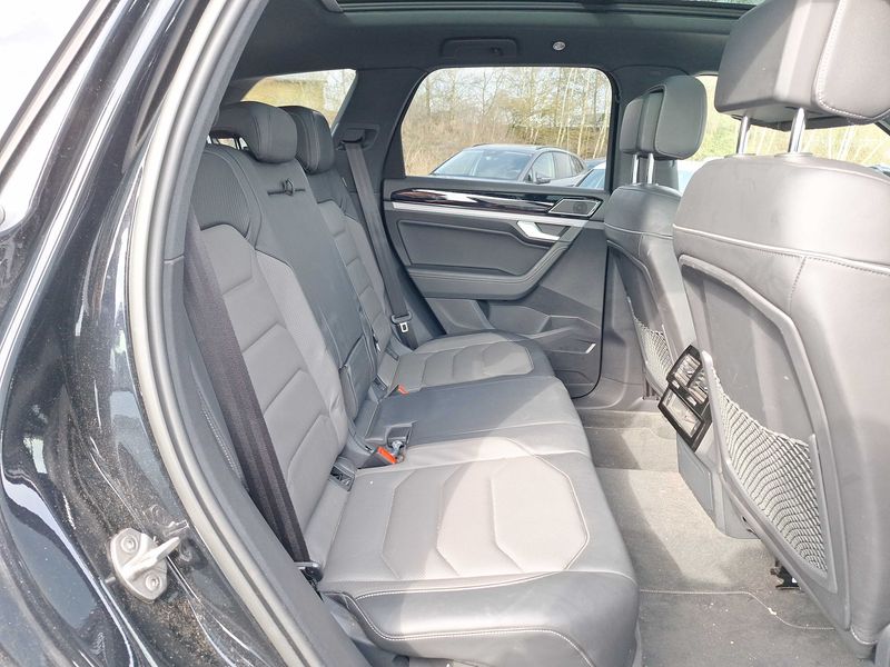 Volkswagen Touareg 3.0 TSI R-Line 4Motion — zdjęcie 14