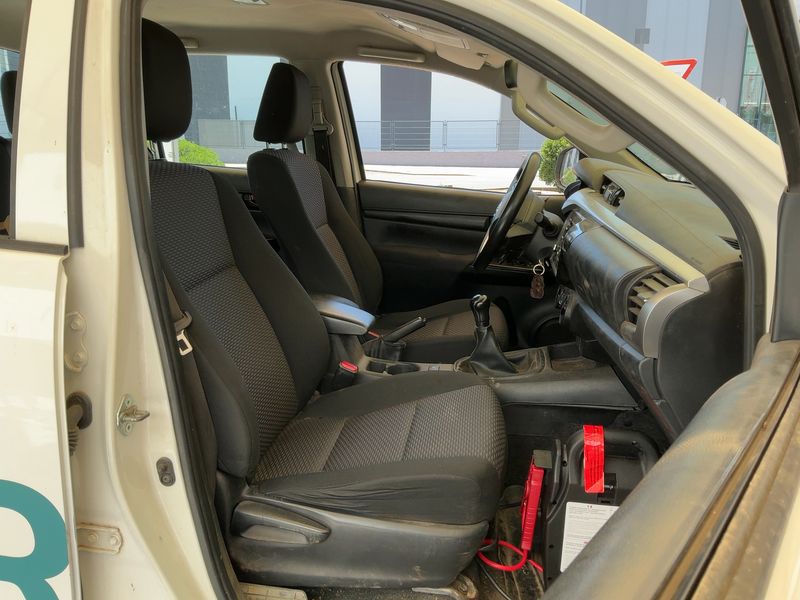 Toyota Hilux 2.4 D-4D Doble Cabina DLX 4x4 — zdjęcie 11