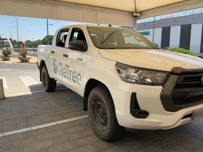 Toyota Hilux 2.4 D-4D Doble Cabina DLX 4x4 — zdjęcie 8
