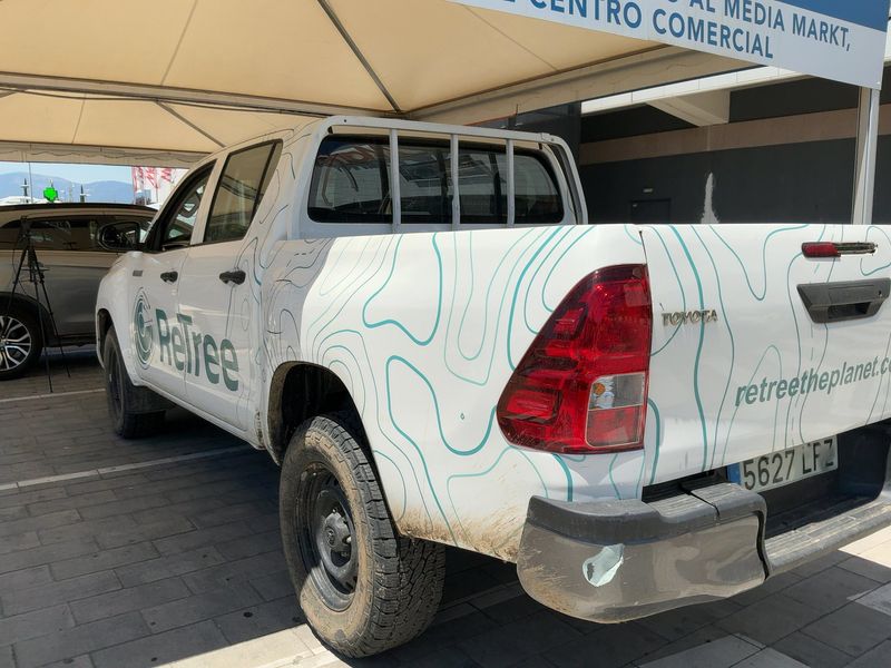 Toyota Hilux 2.4 D-4D Doble Cabina DLX 4x4 — zdjęcie 3