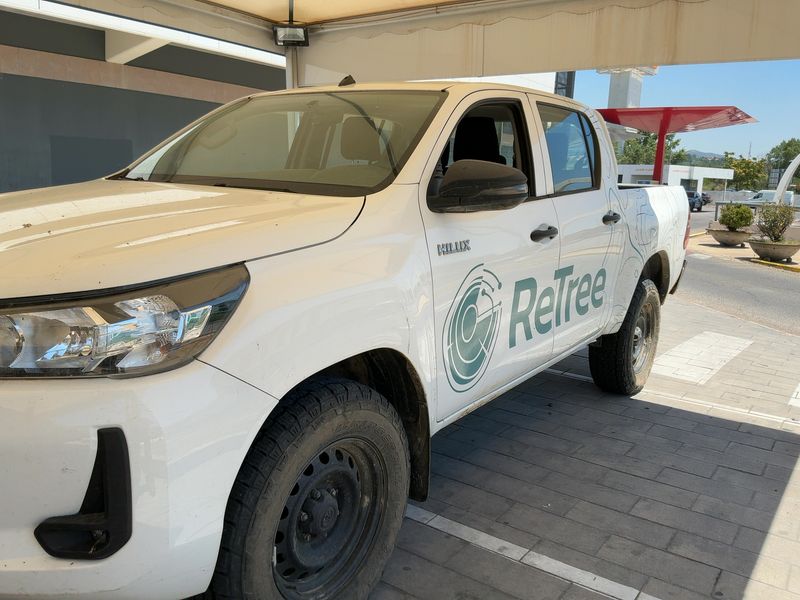 Toyota Hilux 2.4 D-4D Doble Cabina DLX 4x4 — zdjęcie 2