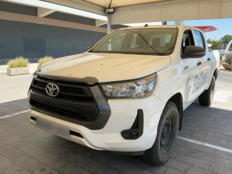 Toyota Hilux 2.4 D-4D Doble Cabina DLX 4x4
