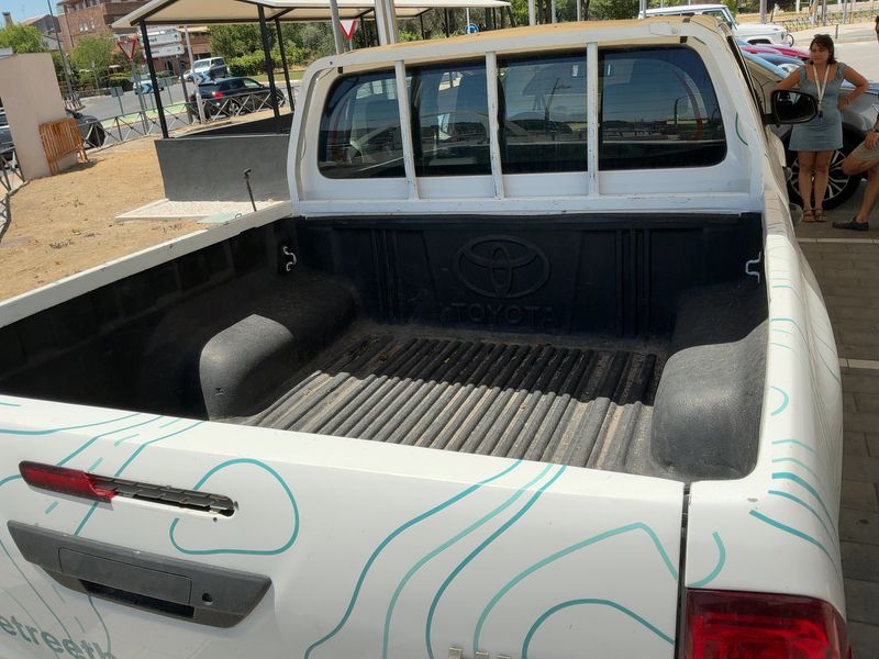 Toyota Hilux 2.4 D-4D Doble Cabina DLX 4x4 — zdjęcie 10