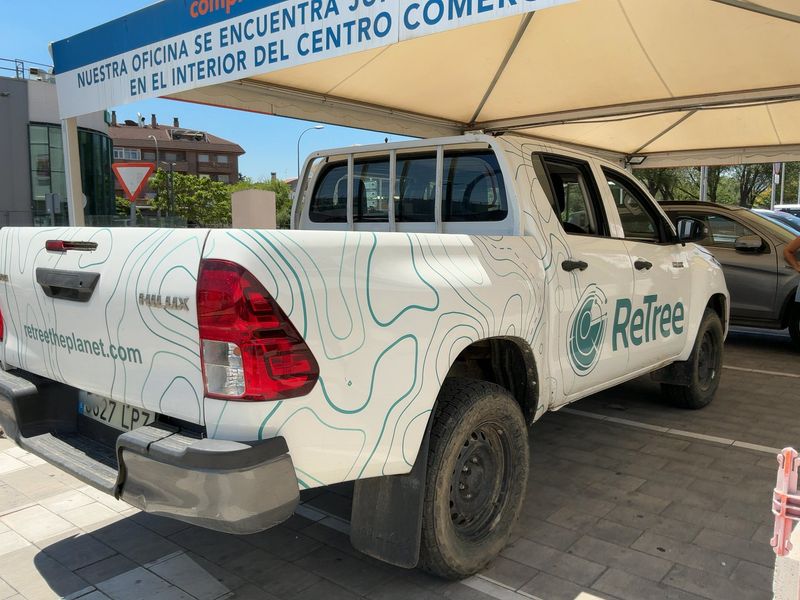 Toyota Hilux 2.4 D-4D Doble Cabina DLX 4x4 — zdjęcie 6
