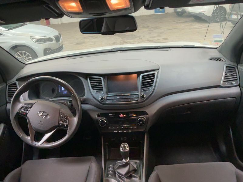 Hyundai Tucson 1.7 CRDi Business 2WD — zdjęcie 12