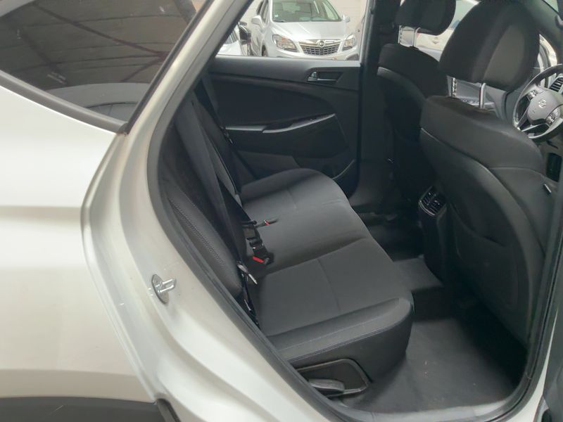 Hyundai Tucson 1.7 CRDi Business 2WD — zdjęcie 14