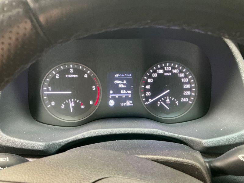 Hyundai Tucson 1.7 CRDi Business 2WD — zdjęcie 13