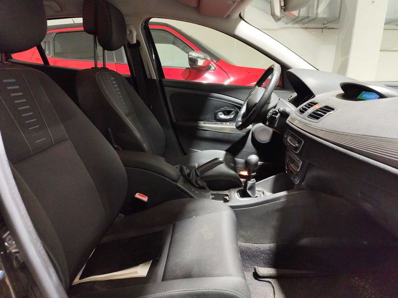 Renault Megane 1.5 dCi Expression — zdjęcie 10
