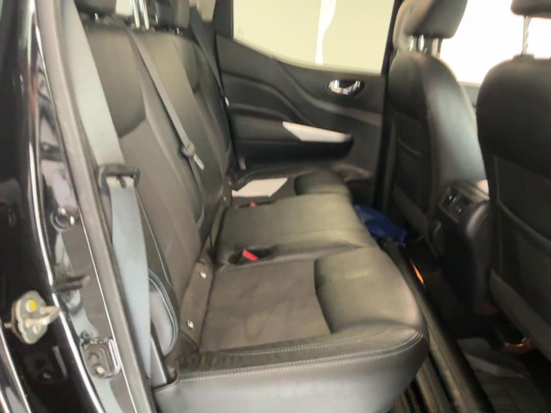 Nissan Navara NP-300 2.3 dCi N-Guard Double Cab 4x4 — zdjęcie 14