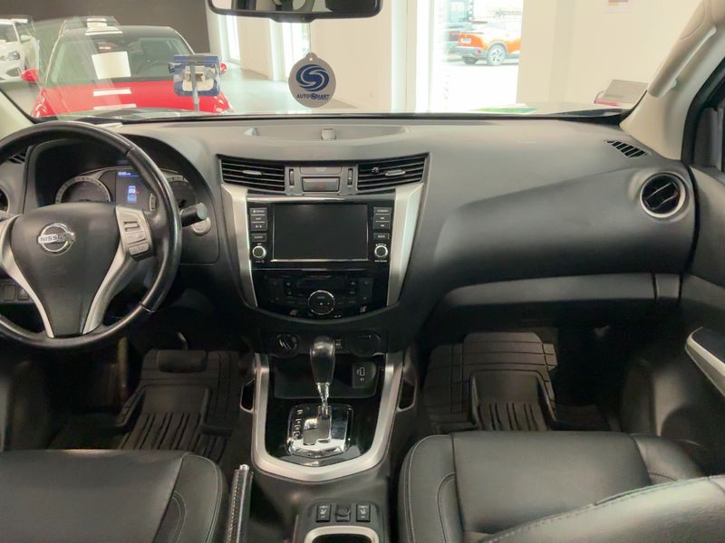 Nissan Navara NP-300 2.3 dCi N-Guard Double Cab 4x4 — zdjęcie 12