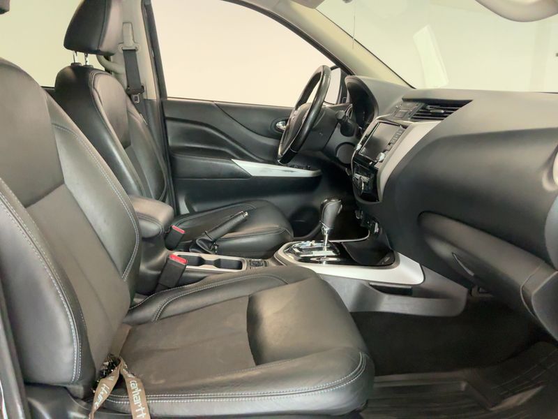 Nissan Navara NP-300 2.3 dCi N-Guard Double Cab 4x4 — zdjęcie 11