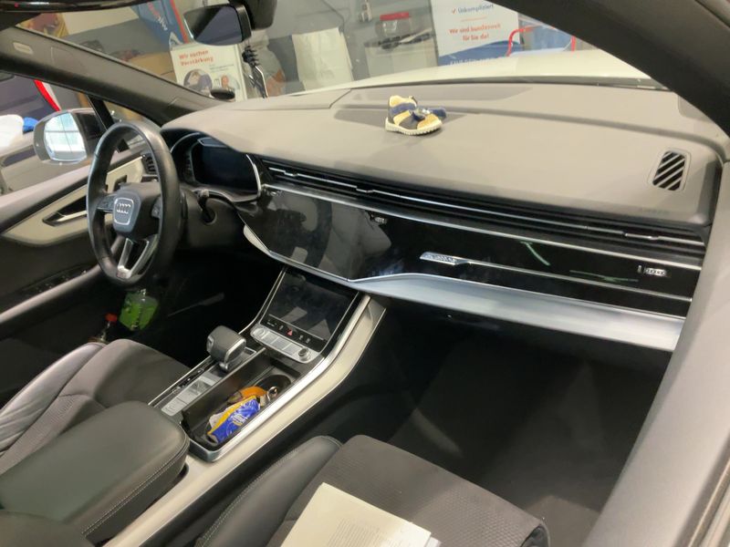 Audi Q7 55 TFSIe quattro S line — zdjęcie 12