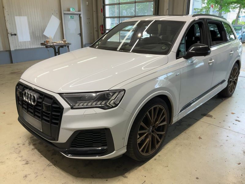 Audi Q7 55 TFSIe quattro S line — zdjęcie 1