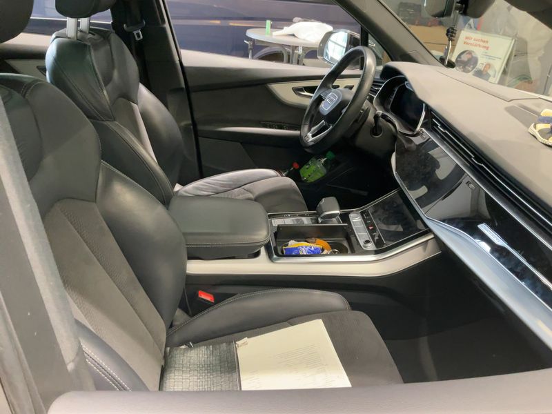 Audi Q7 55 TFSIe quattro S line — zdjęcie 11