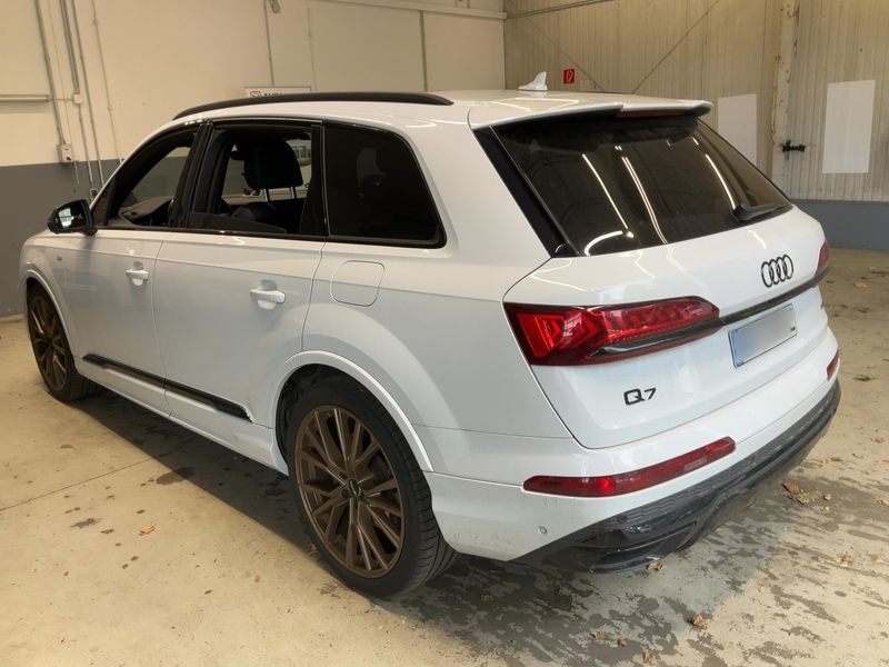 Audi Q7 55 TFSIe quattro S line — zdjęcie 3