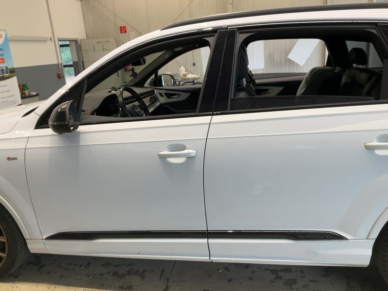 Audi Q7 55 TFSIe quattro S line — zdjęcie 4