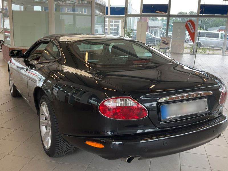 Jaguar XK8 4.2 V8 — zdjęcie 3