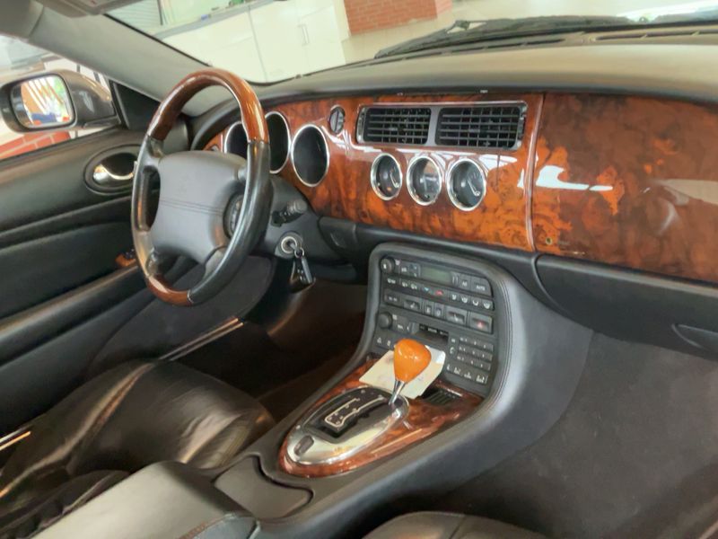 Jaguar XK8 4.2 V8 — zdjęcie 12