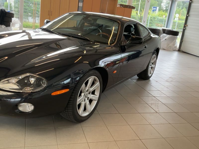 Jaguar XK8 4.2 V8 — zdjęcie 2