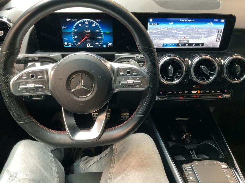 Mercedes-Benz GLB-Klasse GLB 250 4Matic AMG Line — zdjęcie 12
