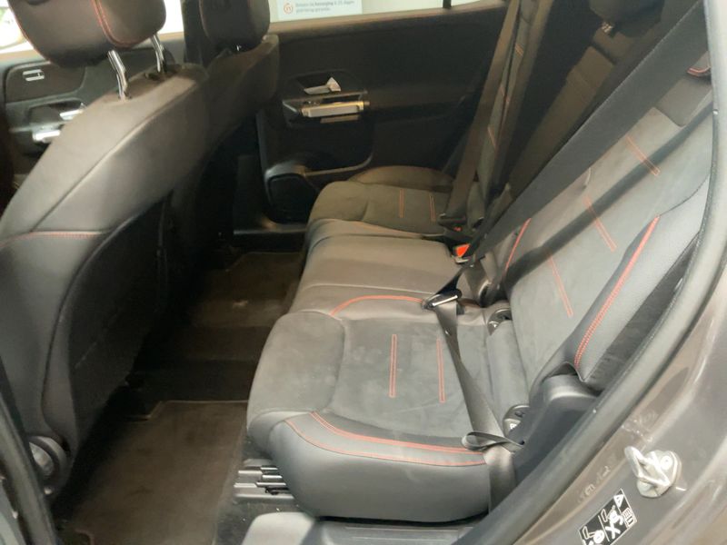 Mercedes-Benz GLB-Klasse GLB 250 4Matic AMG Line — zdjęcie 14