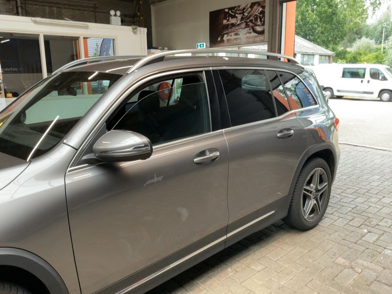 Mercedes-Benz GLB-Klasse GLB 250 4Matic AMG Line — zdjęcie 4