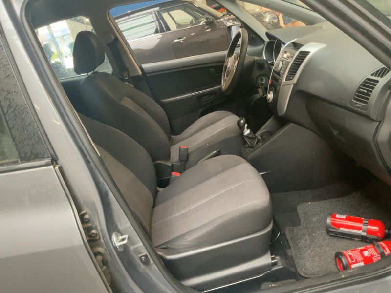 Kia Venga 1.4 Vision — zdjęcie 11