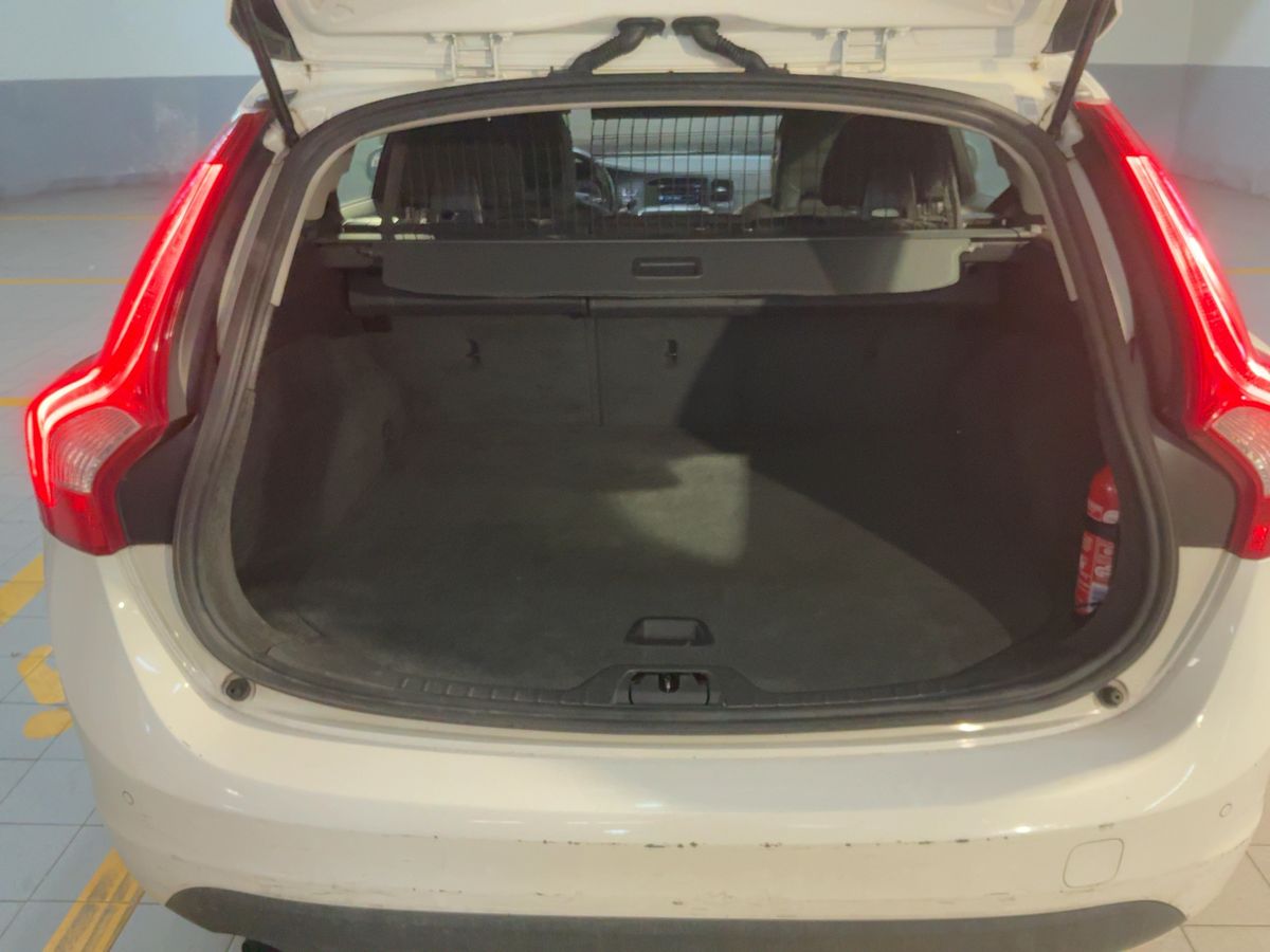 Volvo V60 2013 — photo 16