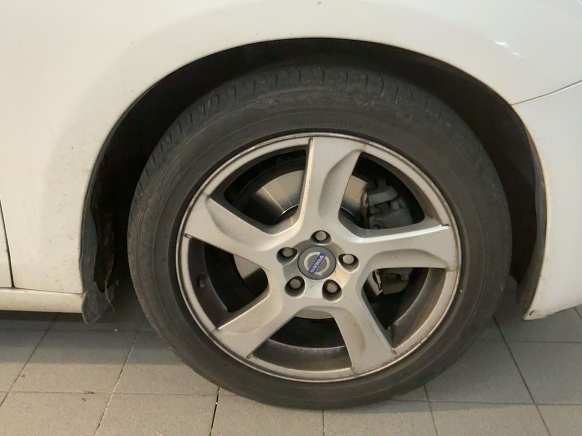 Volvo V60 2013 — photo 12