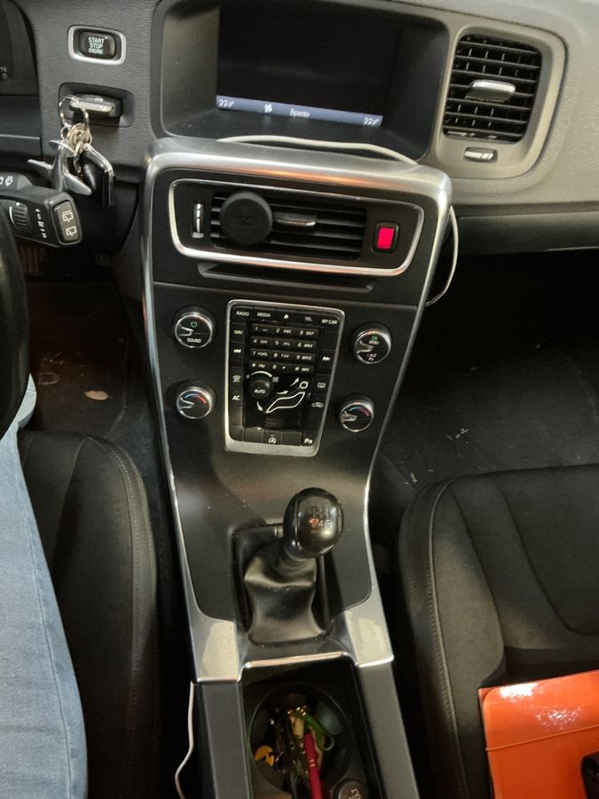 Volvo V60 2013 — photo 37