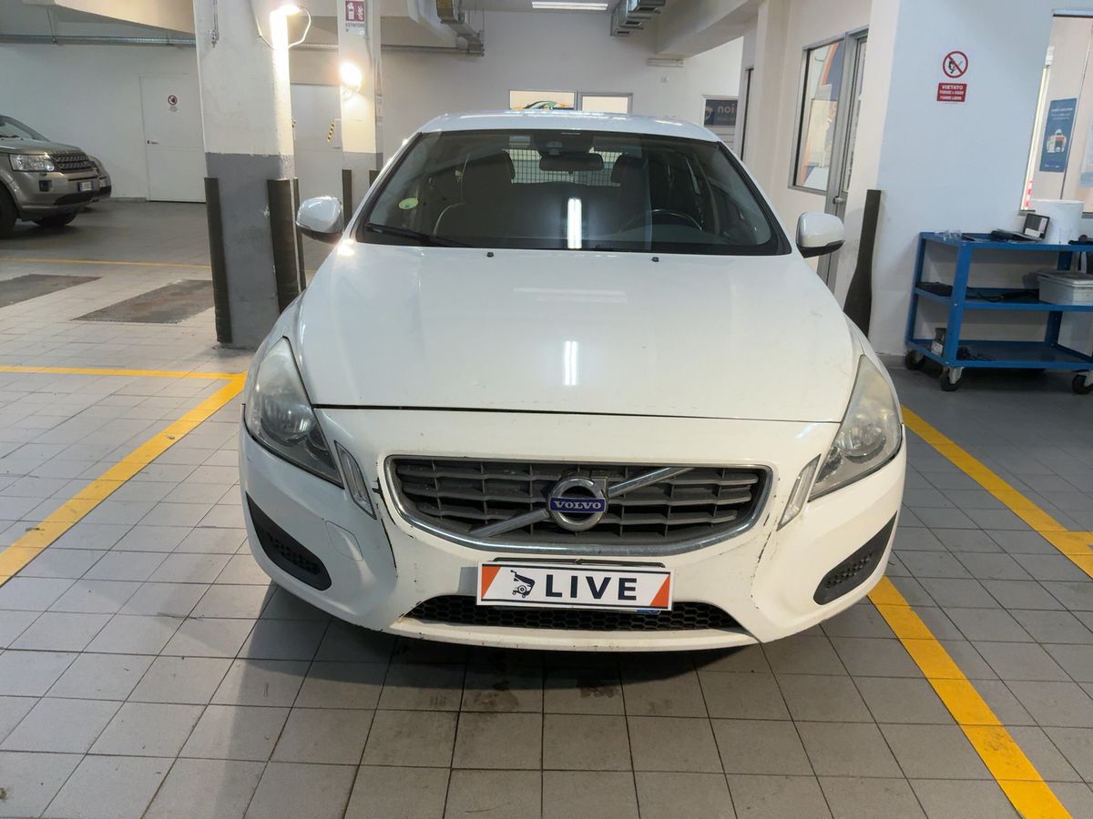 Volvo V60 2013 — photo 15