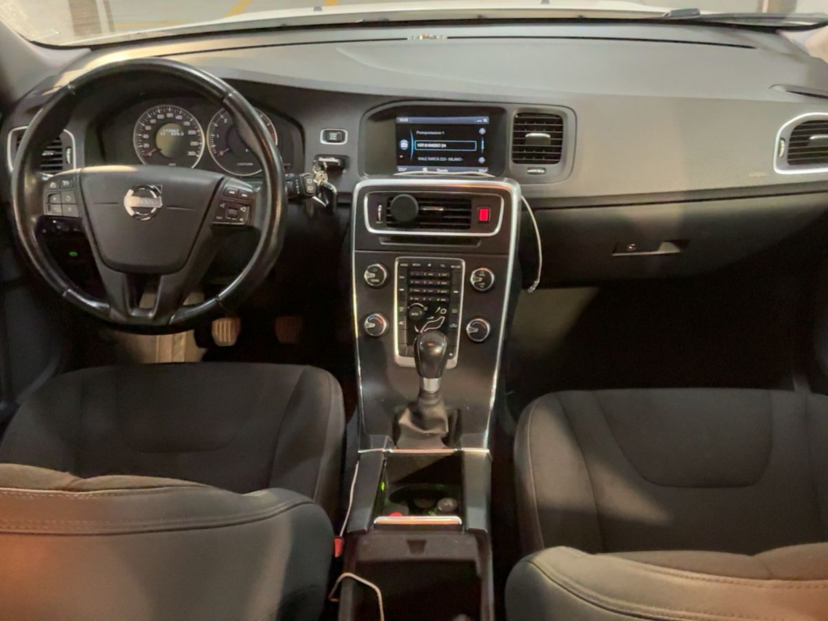 Volvo V60 2013 — photo 18