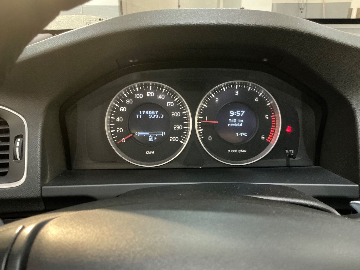 Volvo V60 2013 — photo 19