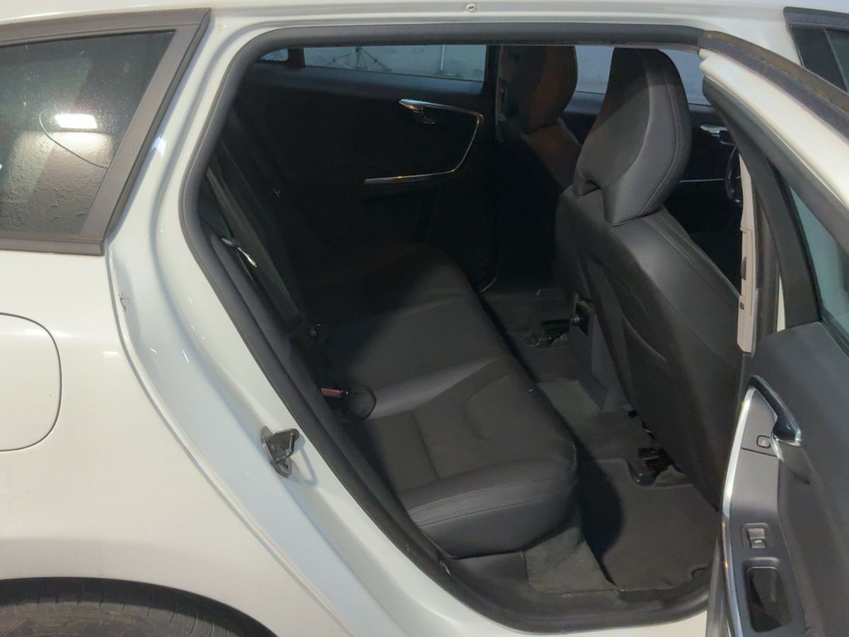 Volvo V60 2013 — photo 20