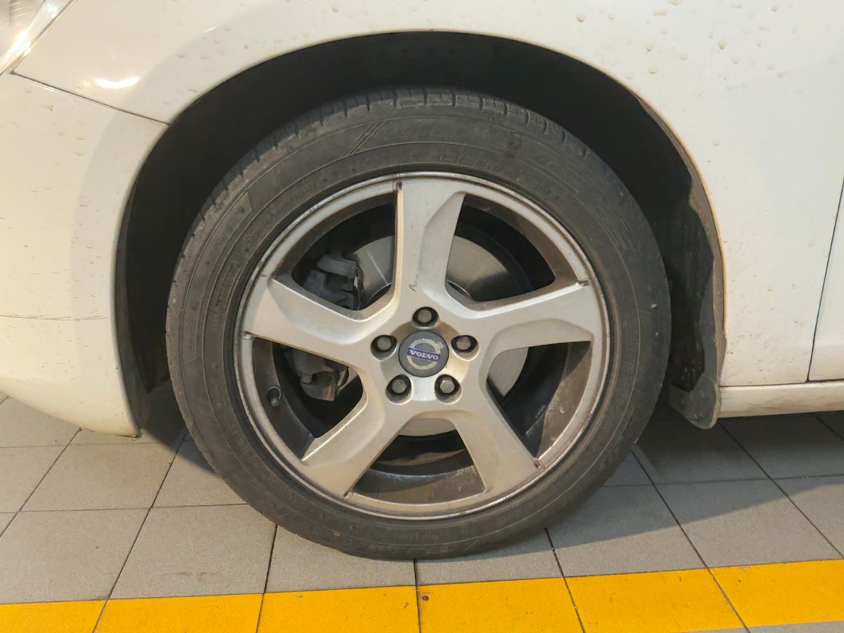 Volvo V60 2013 — photo 4