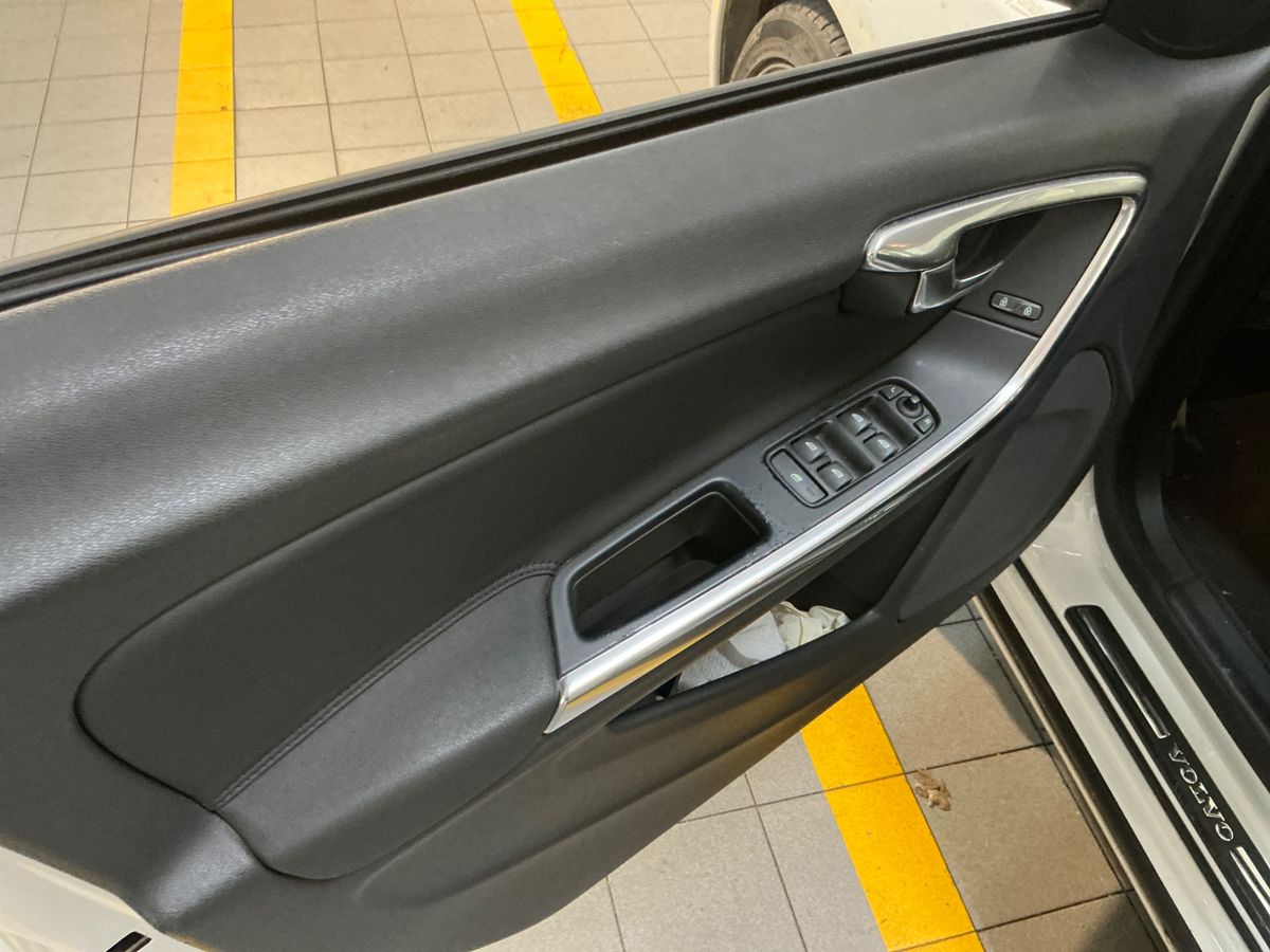 Volvo V60 2013 — photo 36