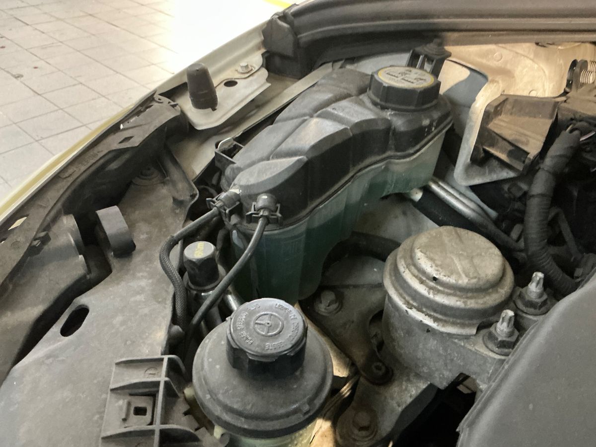 Volvo V60 2013 — photo 22