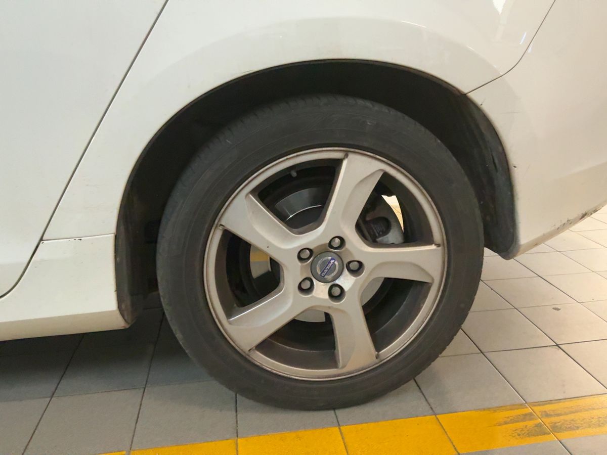 Volvo V60 2013 — photo 6
