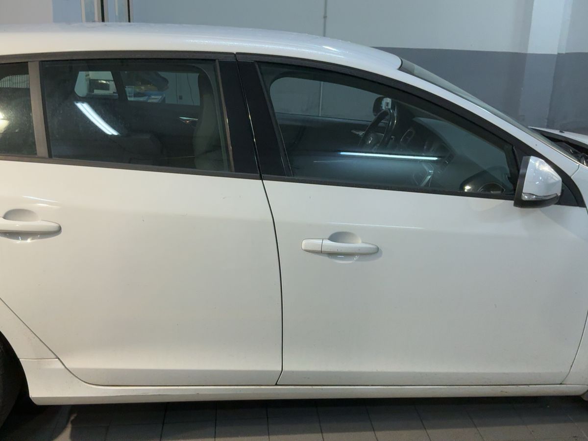 Volvo V60 2013 — photo 11