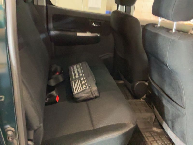 Toyota Hilux 3.0 Turbodiesel Double Cab Comfort 4x4 — zdjęcie 14
