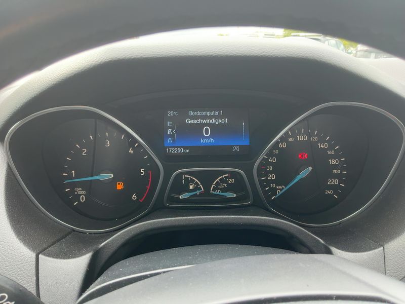 Ford Focus 1.5 TDCi Trend — zdjęcie 13