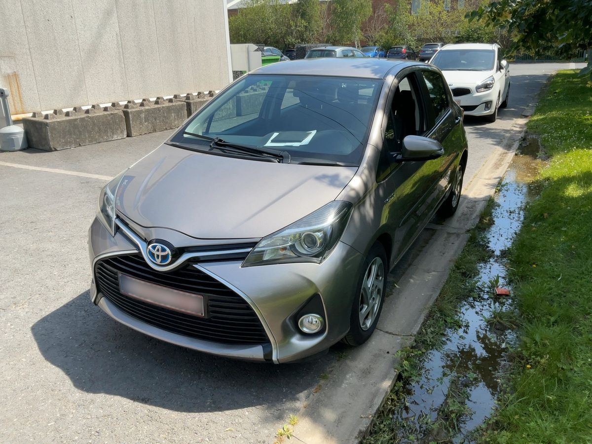 Toyota Yaris 2015 — photo 1