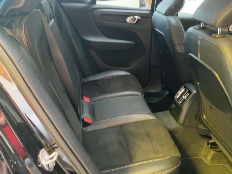 Volvo XC40 1.5 T5 Plug-in Hybrid R-Design 2WD — zdjęcie 14