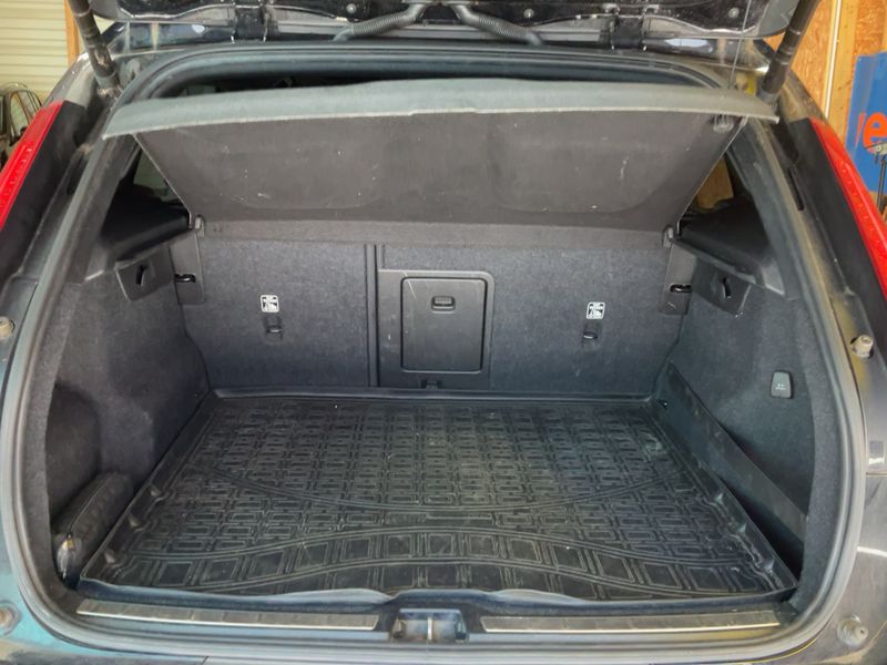 Volvo XC40 1.5 T5 Plug-in Hybrid R-Design 2WD — zdjęcie 10
