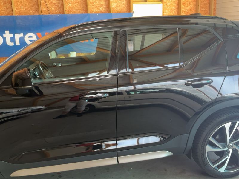 Volvo XC40 1.5 T5 Plug-in Hybrid R-Design 2WD — zdjęcie 4