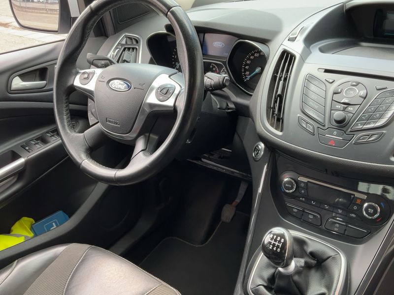 Ford Kuga 2.0 TDCi Titanium — zdjęcie 12