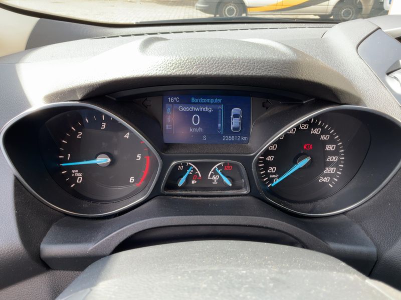 Ford Kuga 2.0 TDCi Titanium — zdjęcie 13