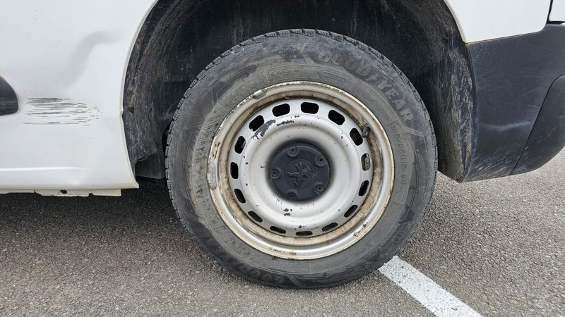 Peugeot Partner 1.2 PureTech Premium L1 2021 – снимка 15